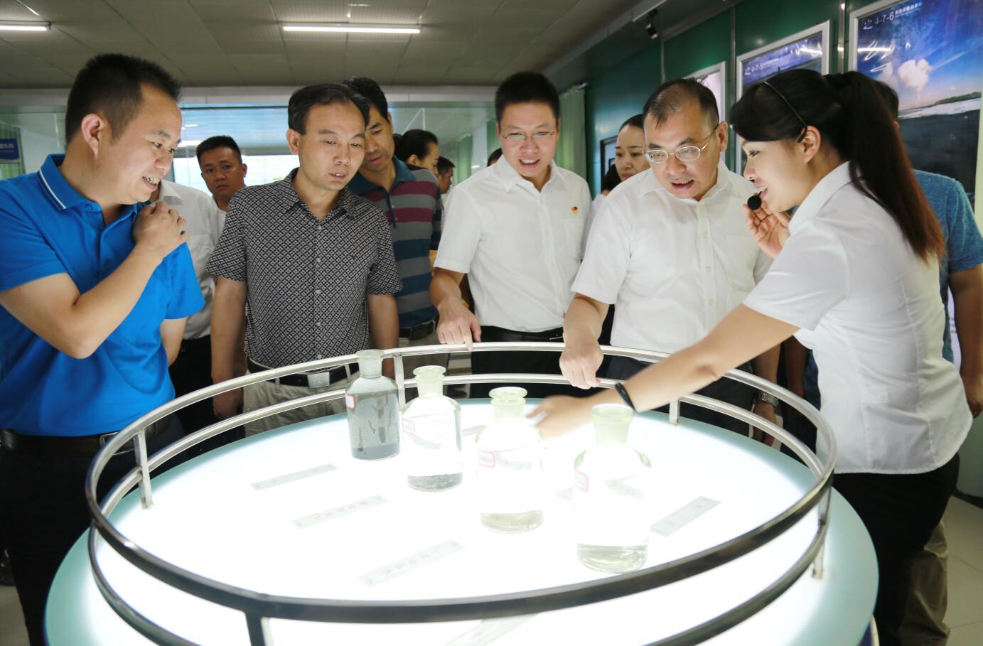 2016年9月，时任湖南省怀化市委常委、组织部部长，现任郴州市市委常委、组织部部长江波莅临球友会视察.JPG