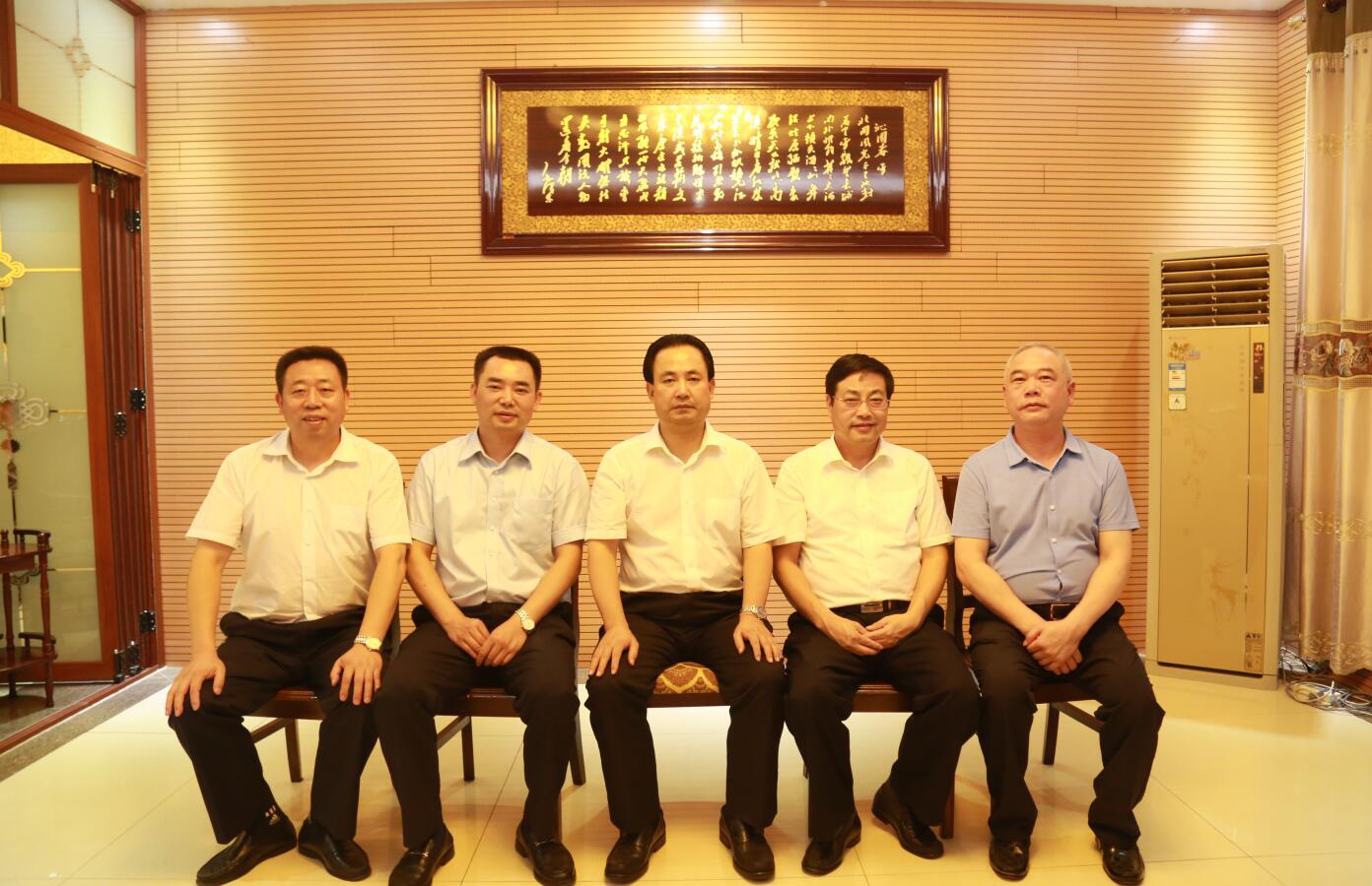 2016年9月，时任市委常务副市长杨亲鹏等领导莅临球友会指导.JPG